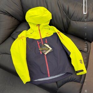 Waterproof and windproof  Arcteryx Beta Series Jacket, Ski Suit, Men's Size XL